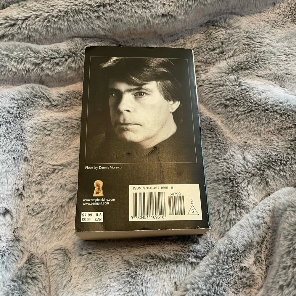 IT - Stephen King - Book - Good/Used - Picture 3 of 4